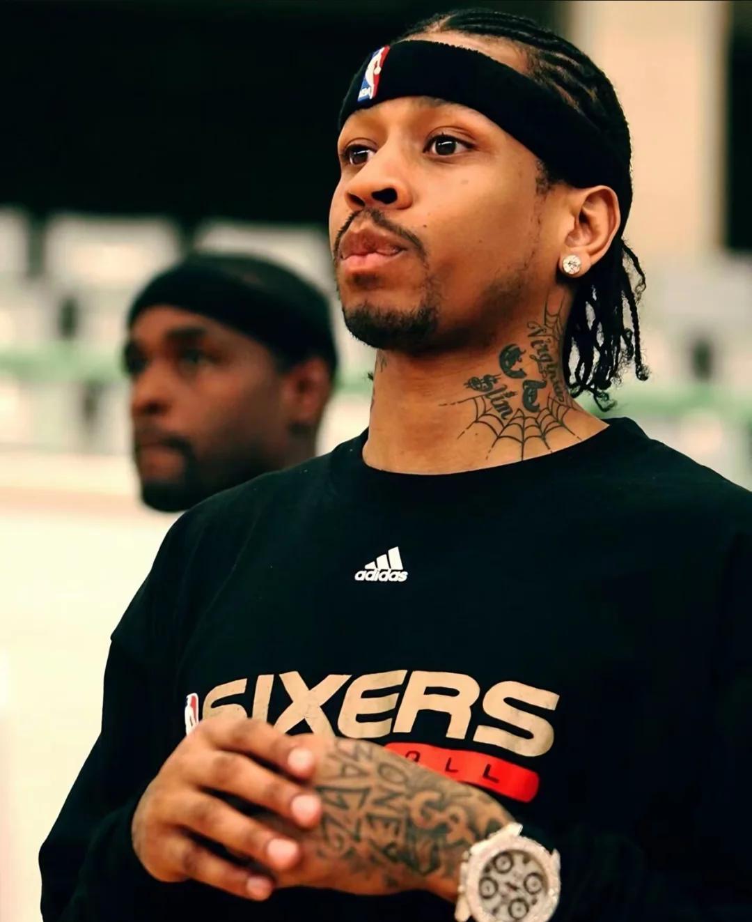 斯基拉：阿森纳正在关注铃木彩艳，有意在下个赛季引进他（斯基拉：阿森纳有意引进铃木彩艳，已将其列为下赛季目标）