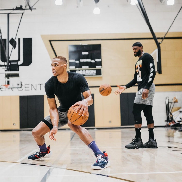 利物浦快节奏打法极具观赏性（利物浦快节奏踢法观赏性十足）